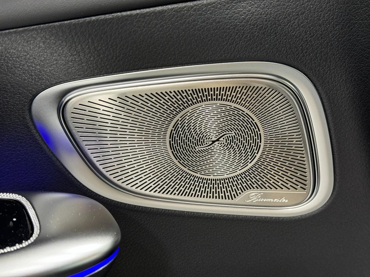 Mercedes-Benz GLC Vehicle Full-screen Gallery Image 22