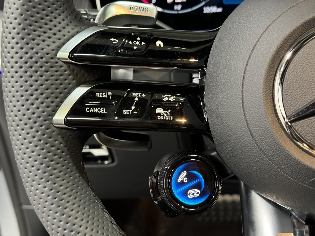 Mercedes-Benz GLC Vehicle Full-screen Gallery Image 28