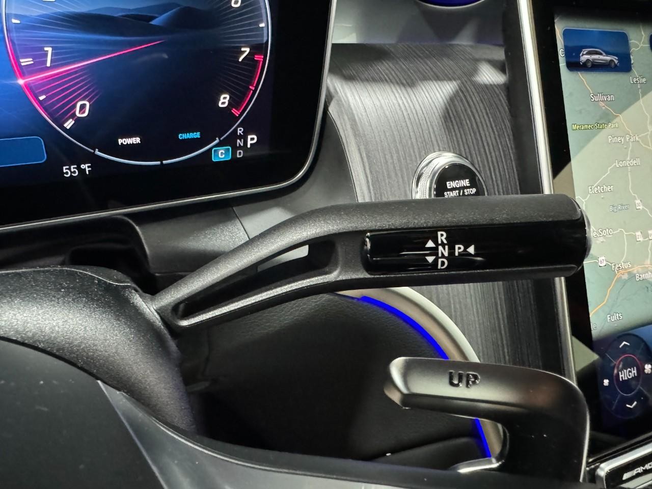 Mercedes-Benz GLC Vehicle Full-screen Gallery Image 31