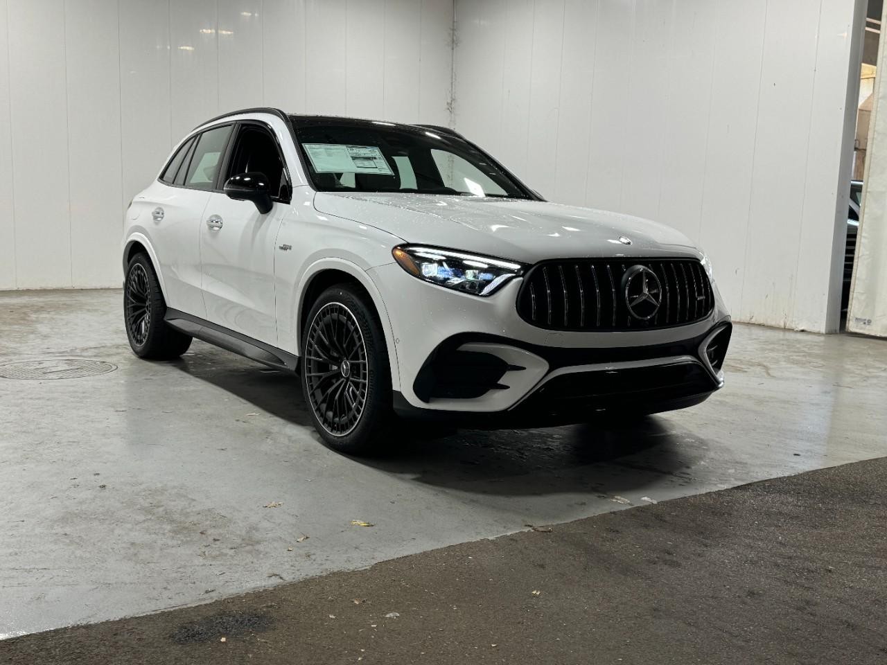 Mercedes-Benz GLC Vehicle Full-screen Gallery Image 6