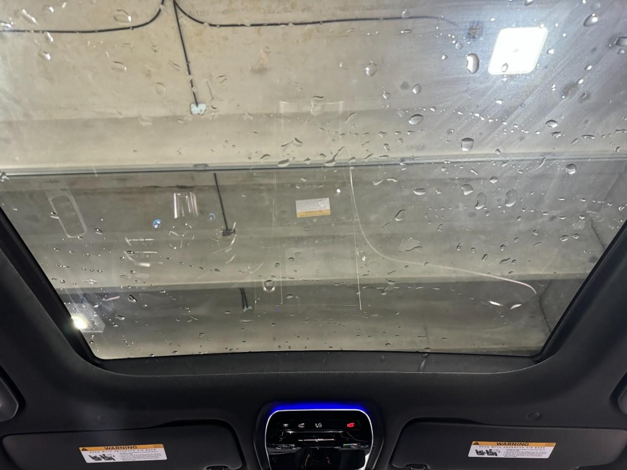 Mercedes-Benz GLC Vehicle Full-screen Gallery Image 9