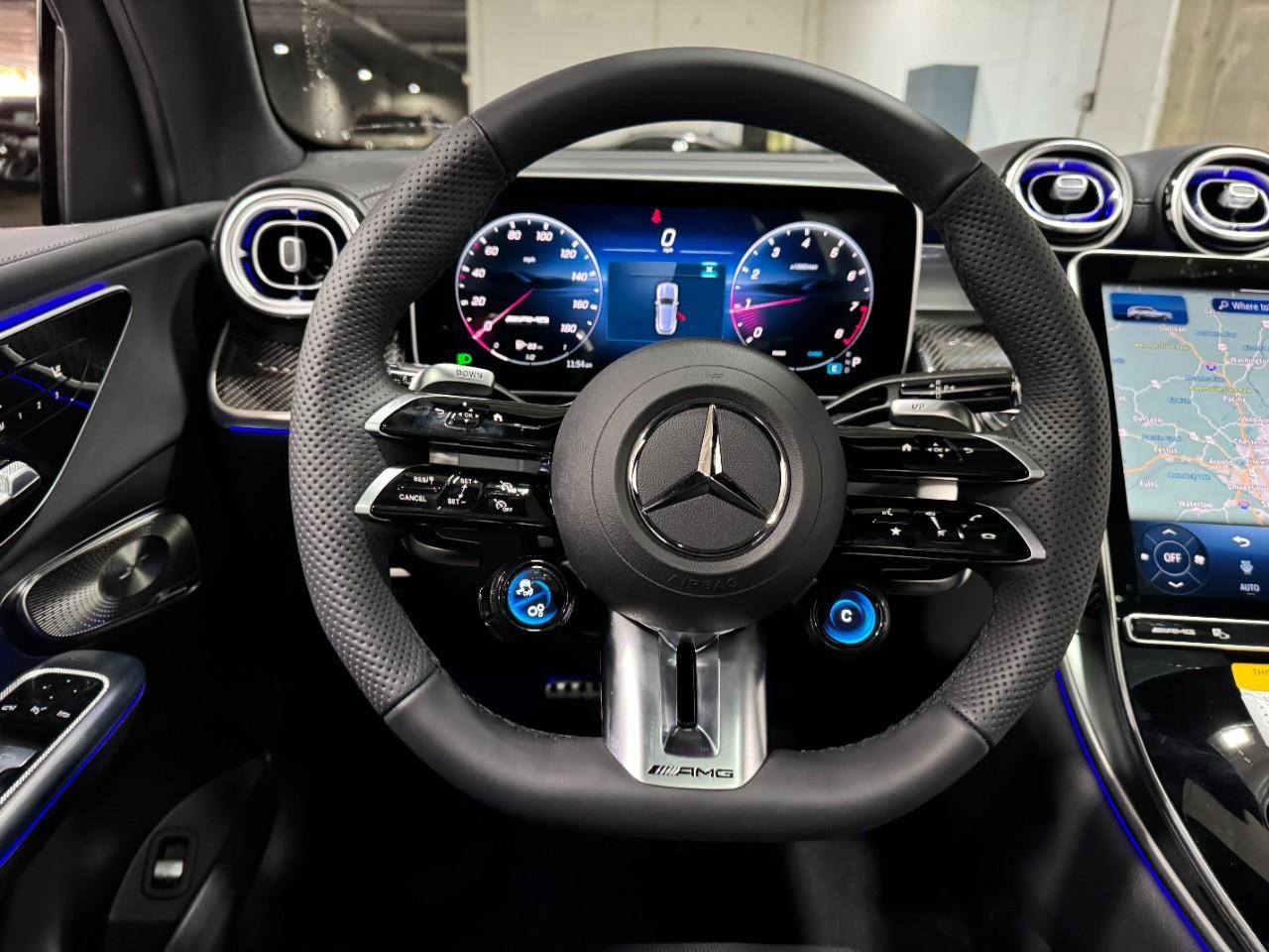 Mercedes-Benz GLC Vehicle Full-screen Gallery Image 11