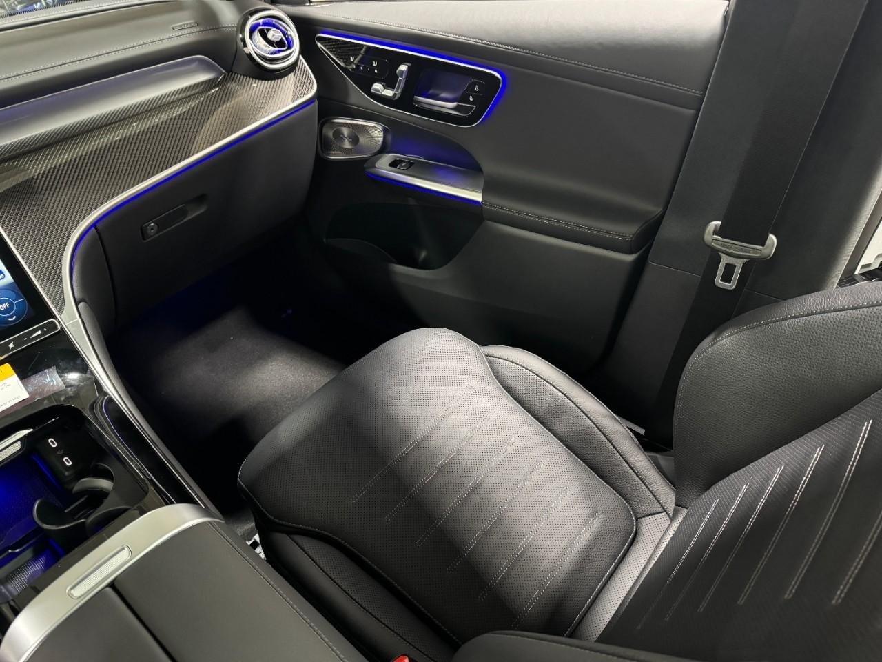 Mercedes-Benz GLC Vehicle Full-screen Gallery Image 13