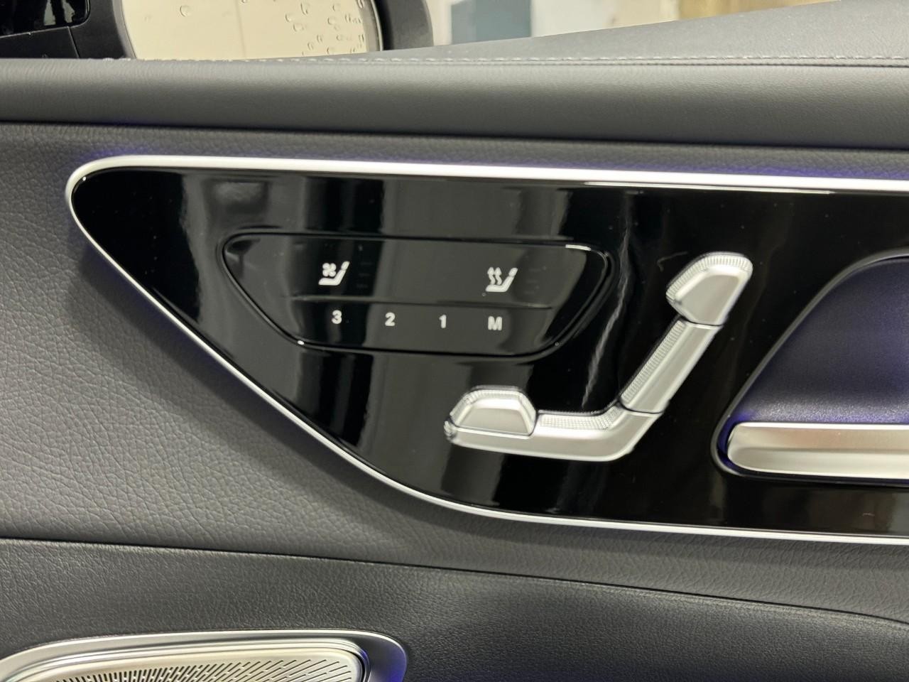 Mercedes-Benz GLC Vehicle Full-screen Gallery Image 17