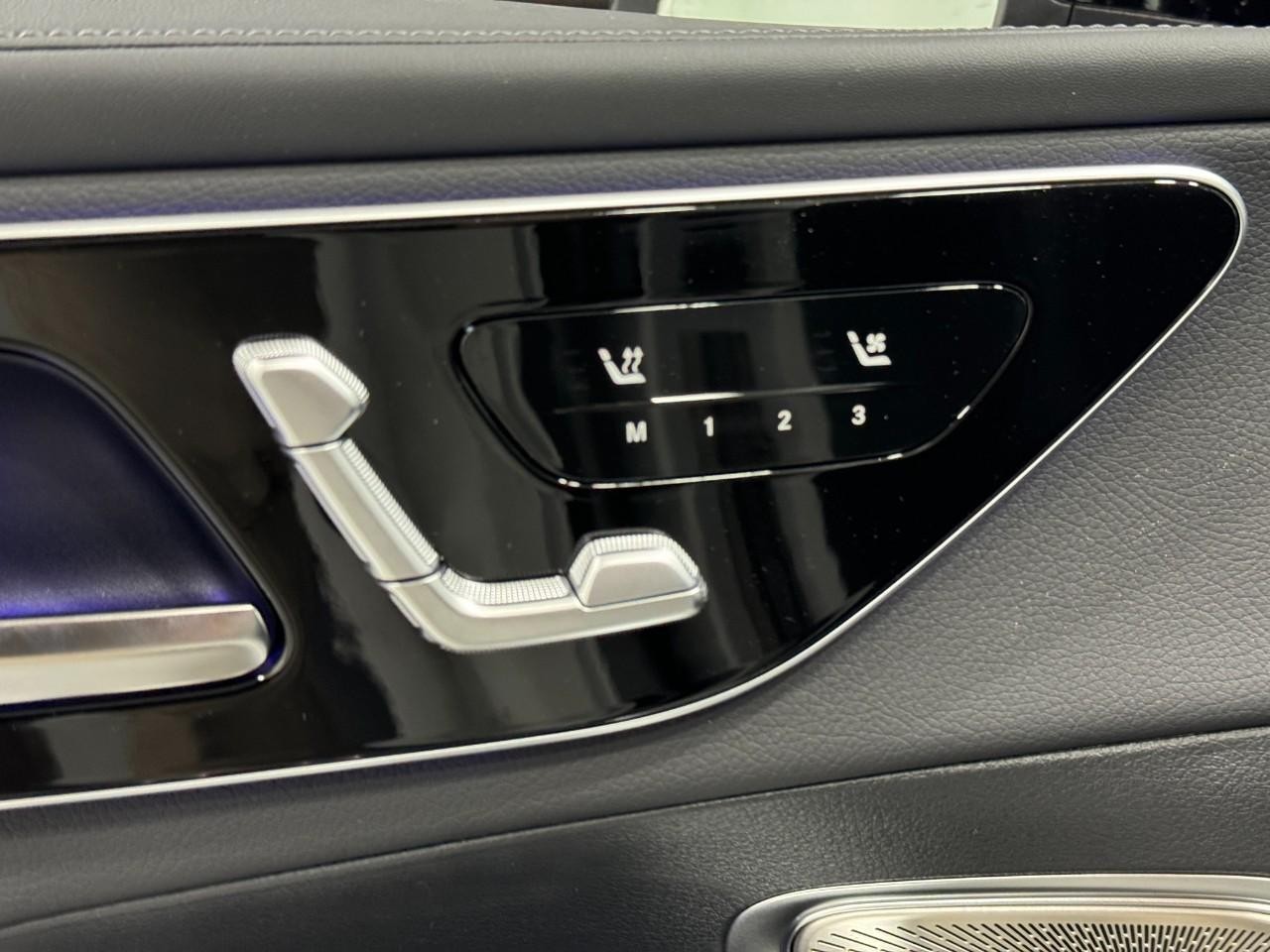 Mercedes-Benz GLC Vehicle Full-screen Gallery Image 20