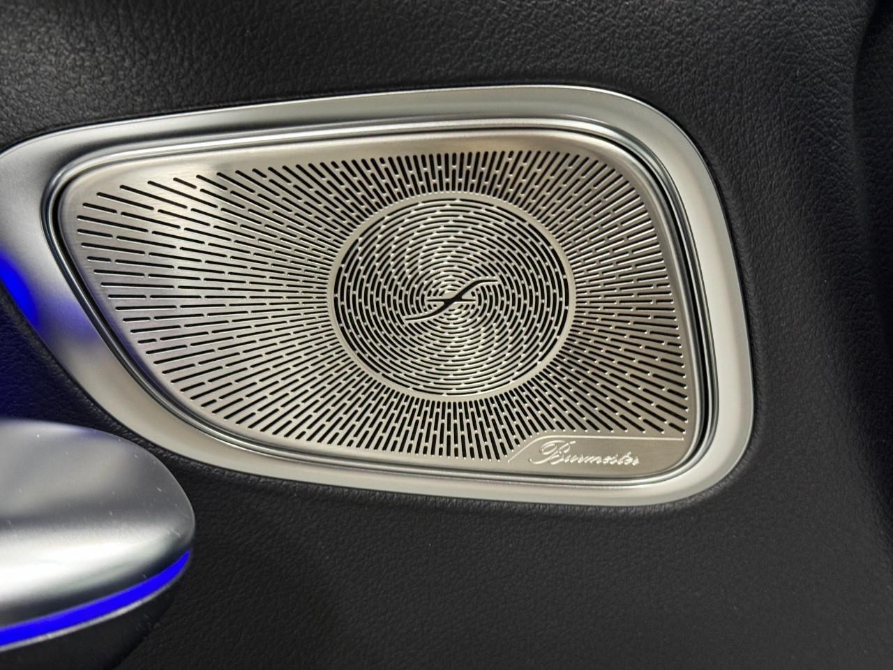 Mercedes-Benz GLC Vehicle Full-screen Gallery Image 23