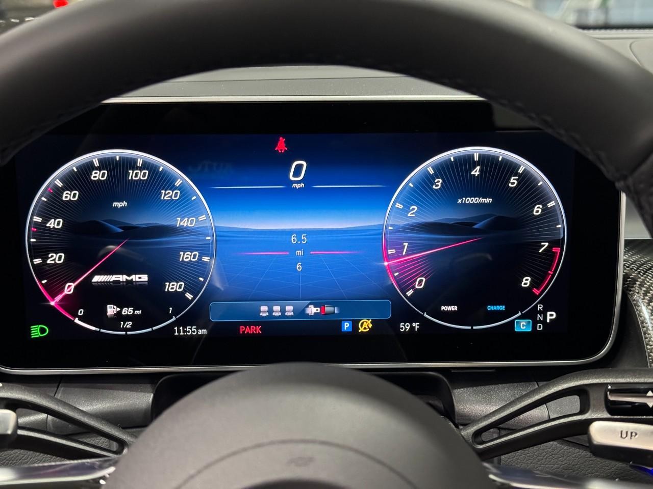 Mercedes-Benz GLC Vehicle Full-screen Gallery Image 31