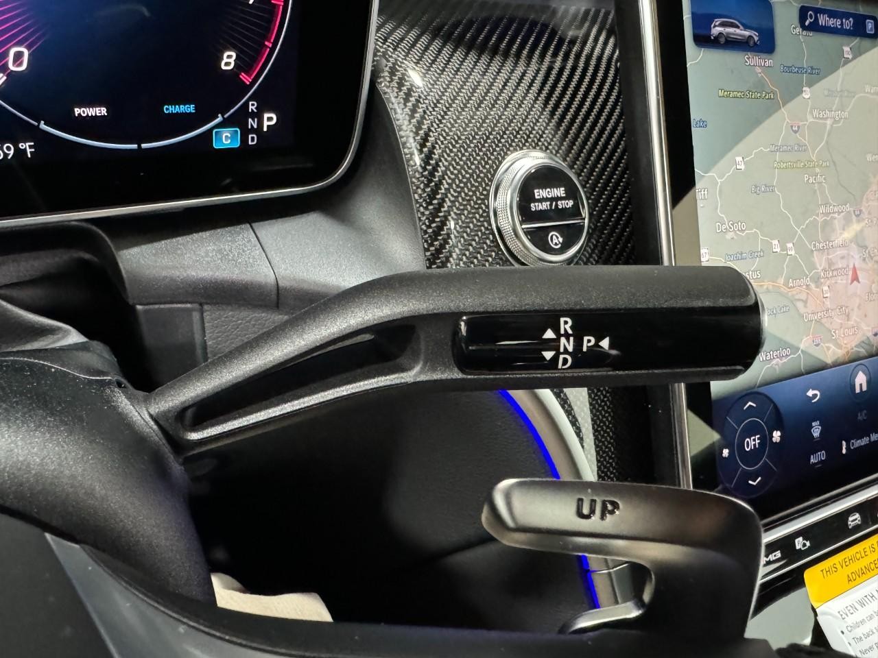 Mercedes-Benz GLC Vehicle Full-screen Gallery Image 32