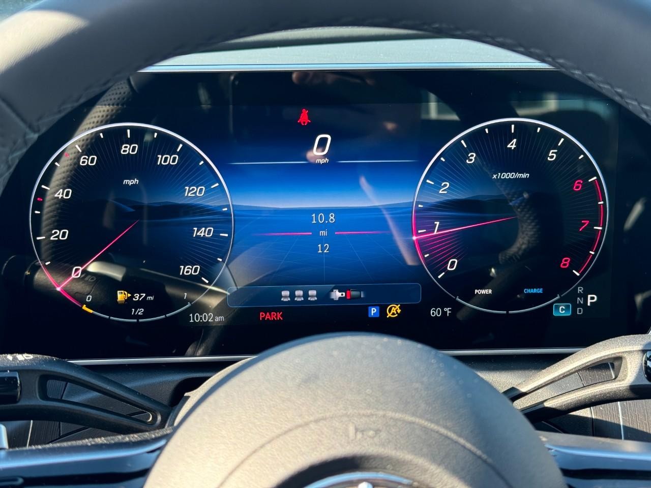 Mercedes-Benz C-Class Vehicle Full-screen Gallery Image 33