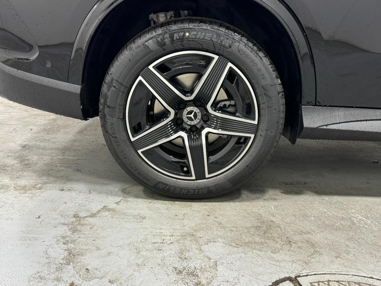 Mercedes-Benz GLC Vehicle Full-screen Gallery Image 5