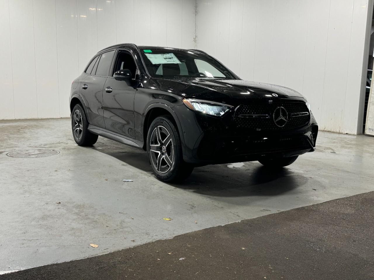 Mercedes-Benz GLC Vehicle Full-screen Gallery Image 6