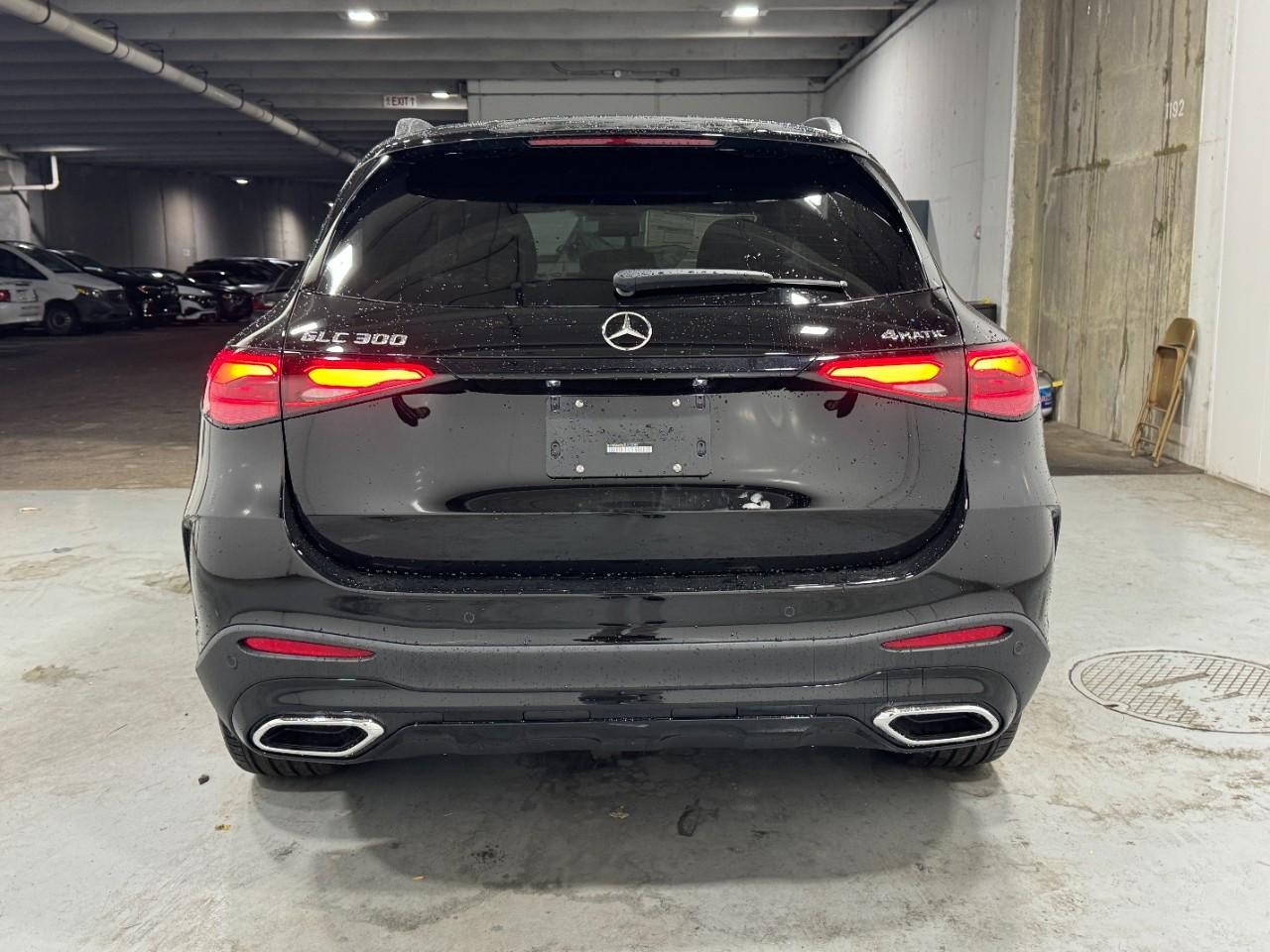 Mercedes-Benz GLC Vehicle Full-screen Gallery Image 8