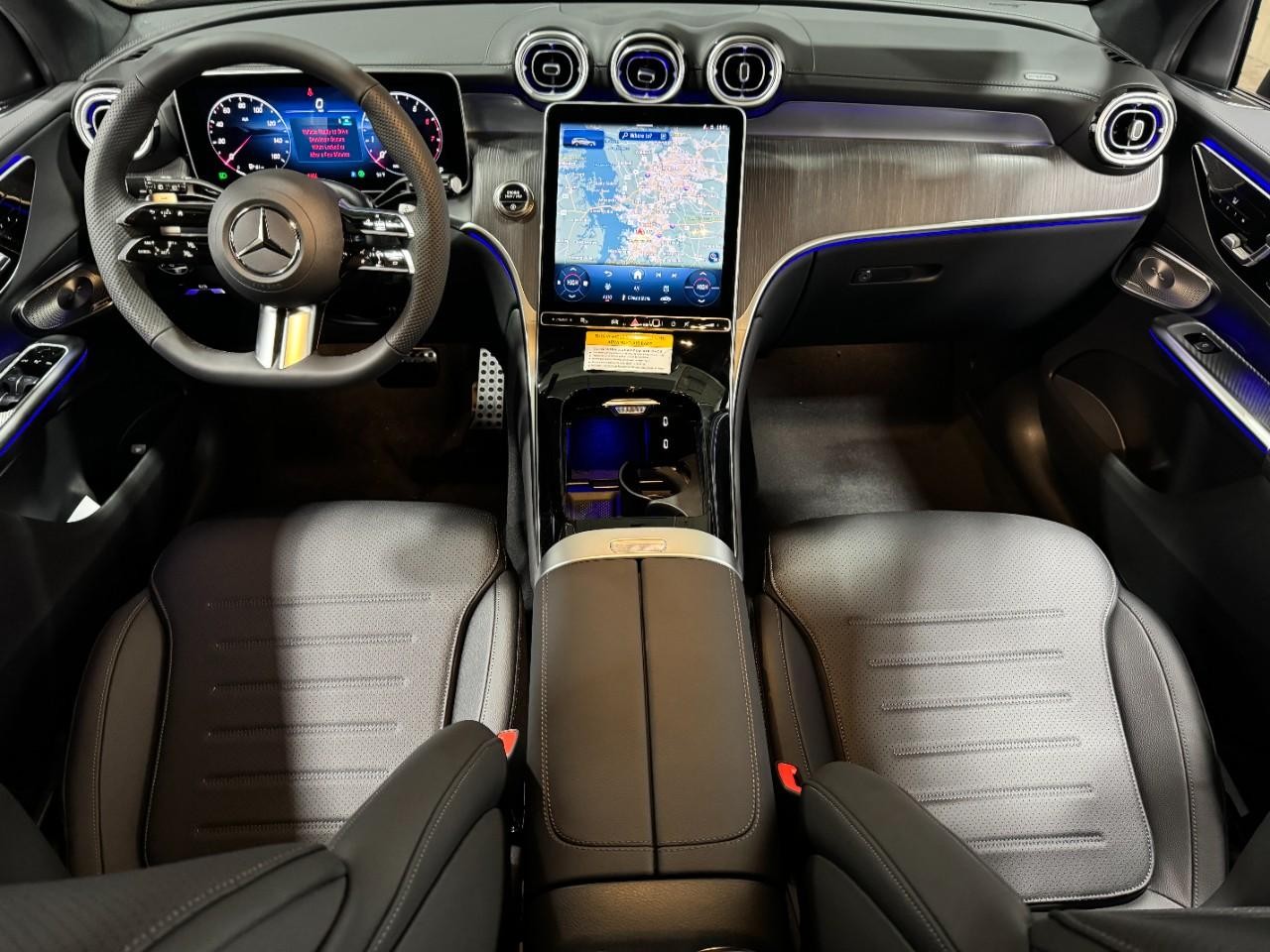 Mercedes-Benz GLC Vehicle Full-screen Gallery Image 9