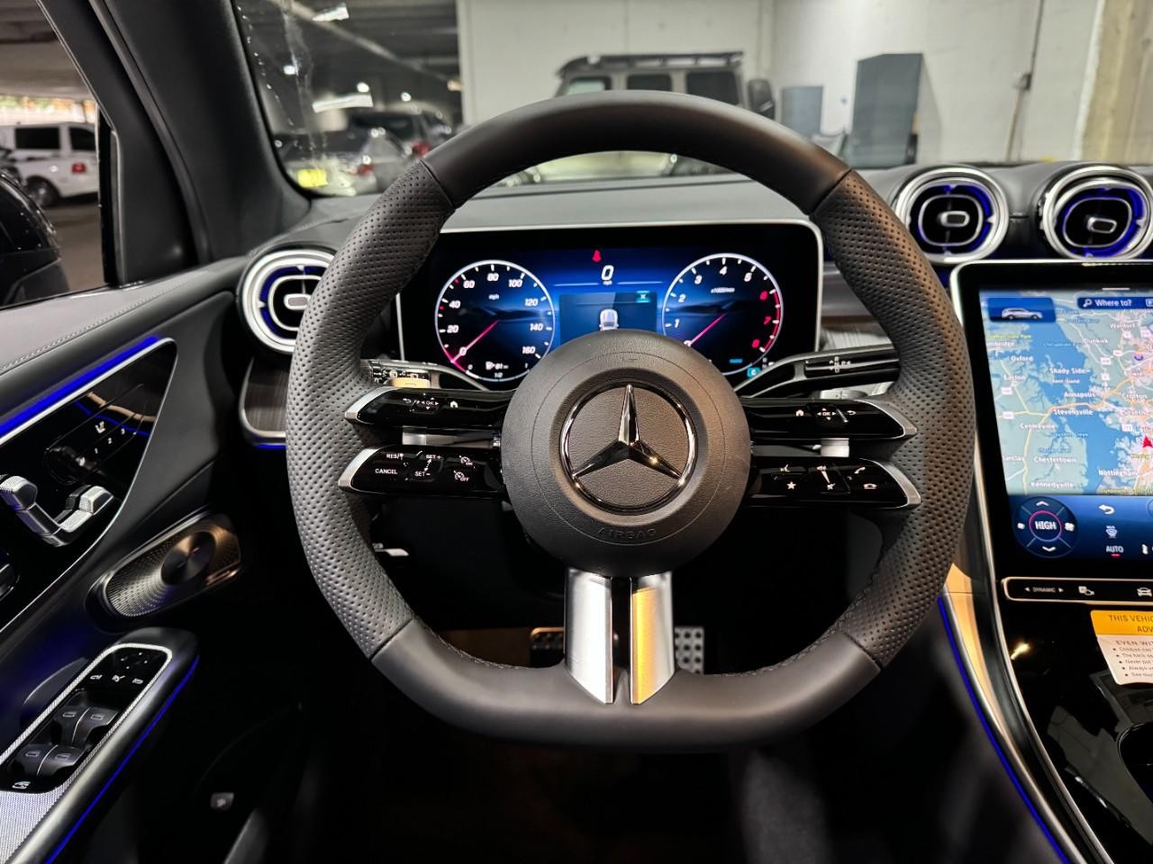 Mercedes-Benz GLC Vehicle Full-screen Gallery Image 10
