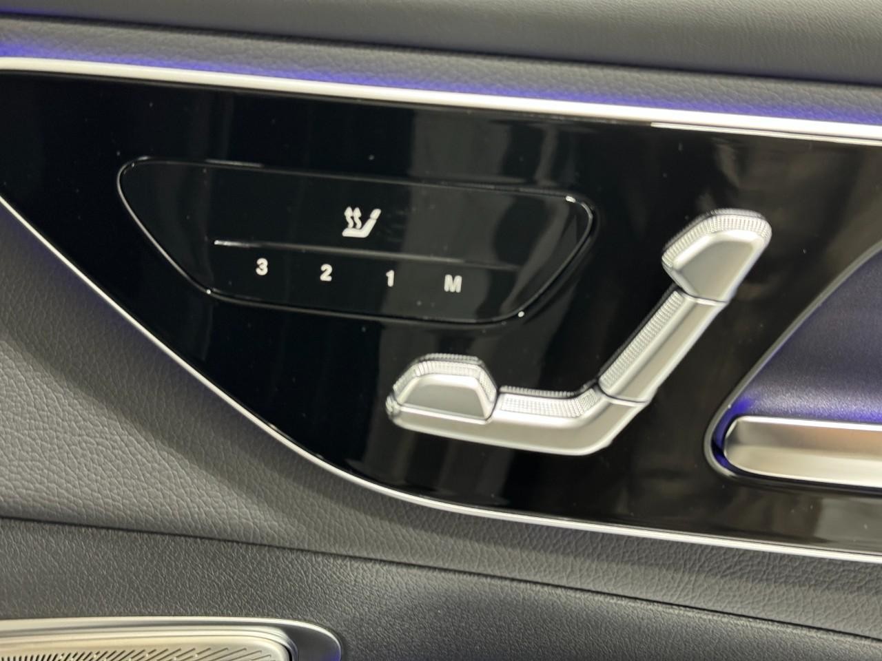 Mercedes-Benz GLC Vehicle Full-screen Gallery Image 16