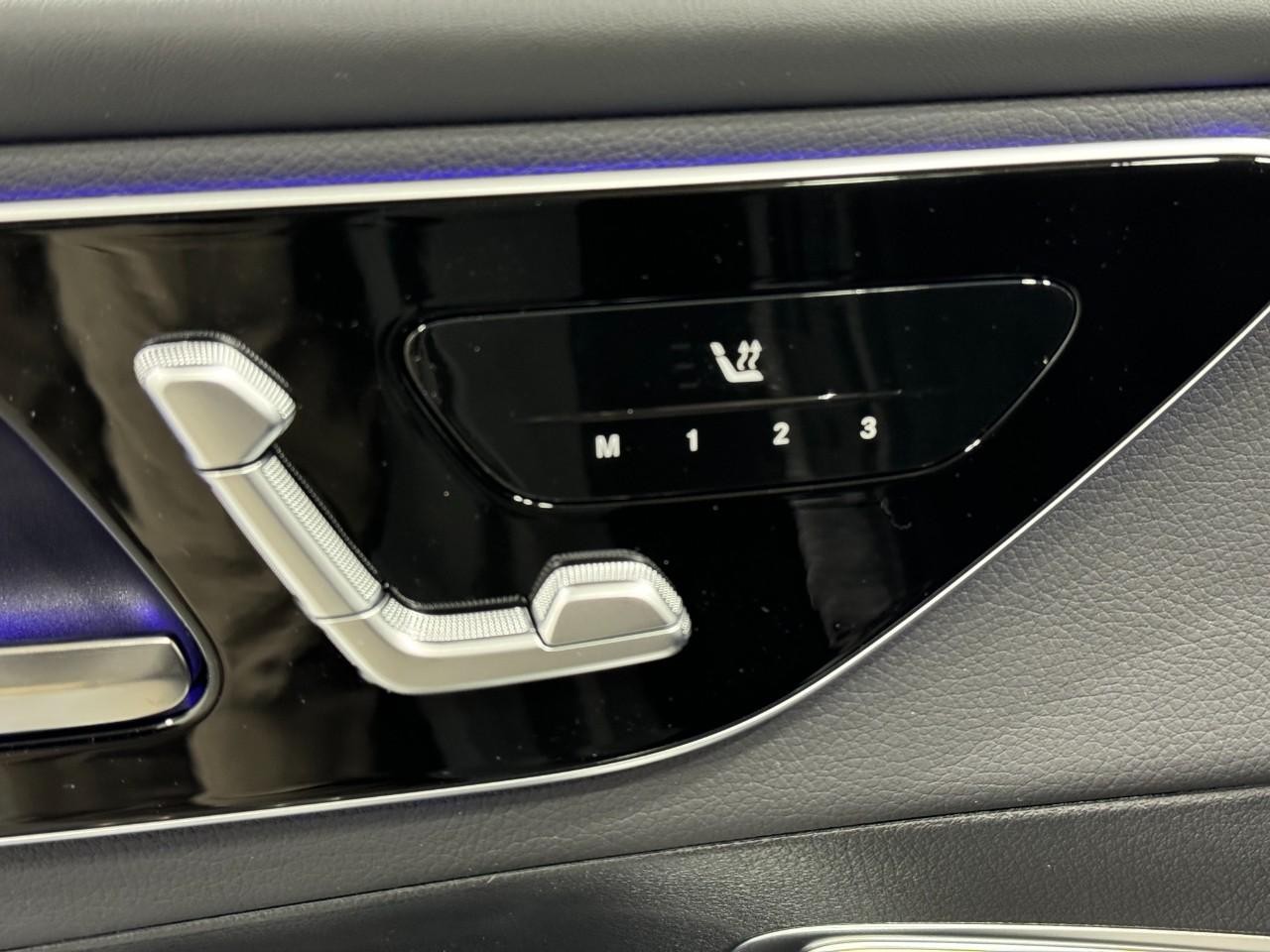 Mercedes-Benz GLC Vehicle Full-screen Gallery Image 19