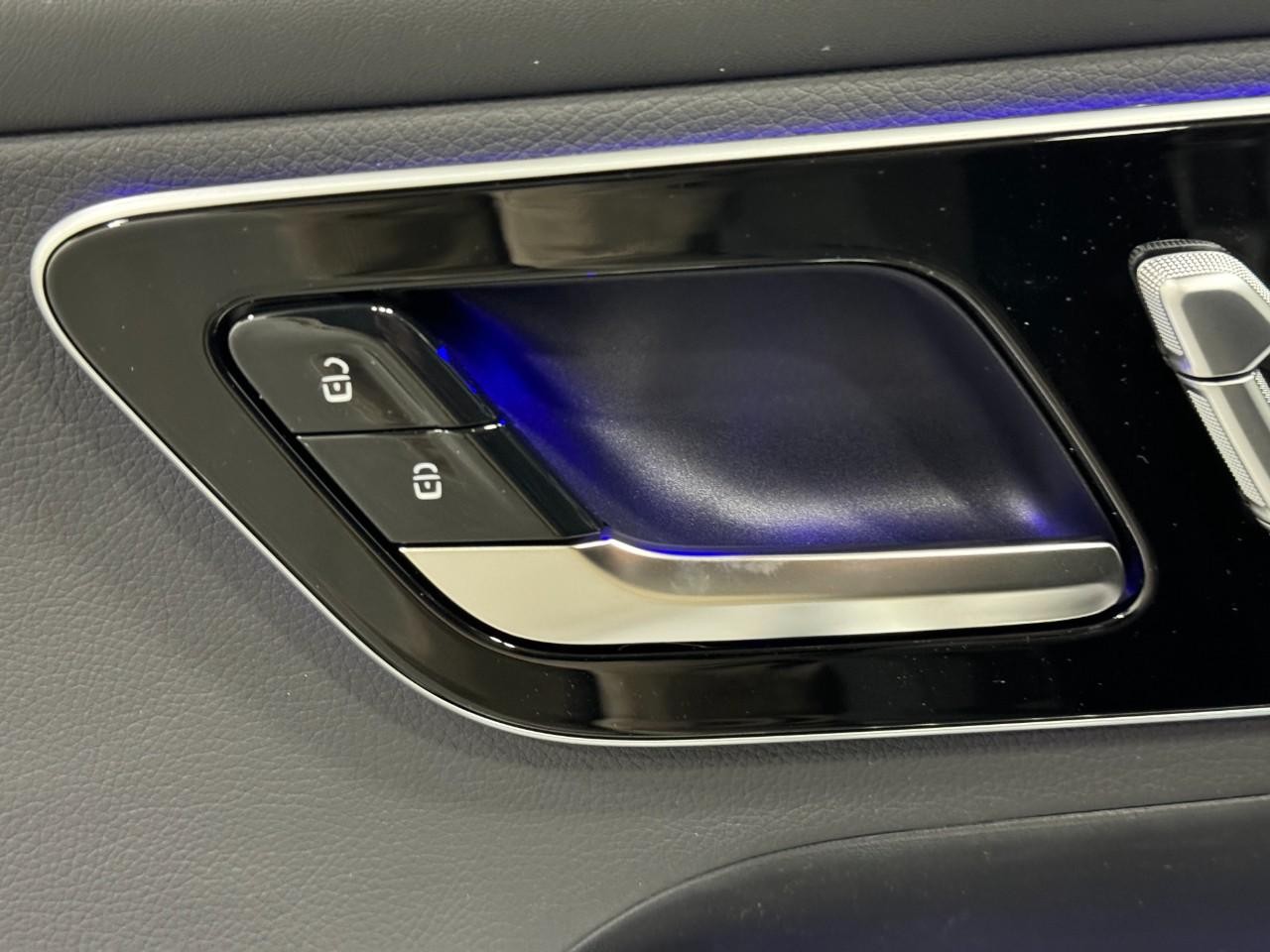 Mercedes-Benz GLC Vehicle Full-screen Gallery Image 20