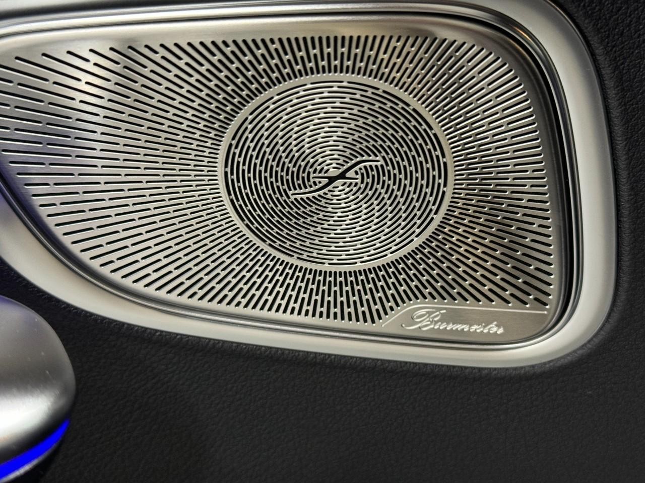 Mercedes-Benz GLC Vehicle Full-screen Gallery Image 22