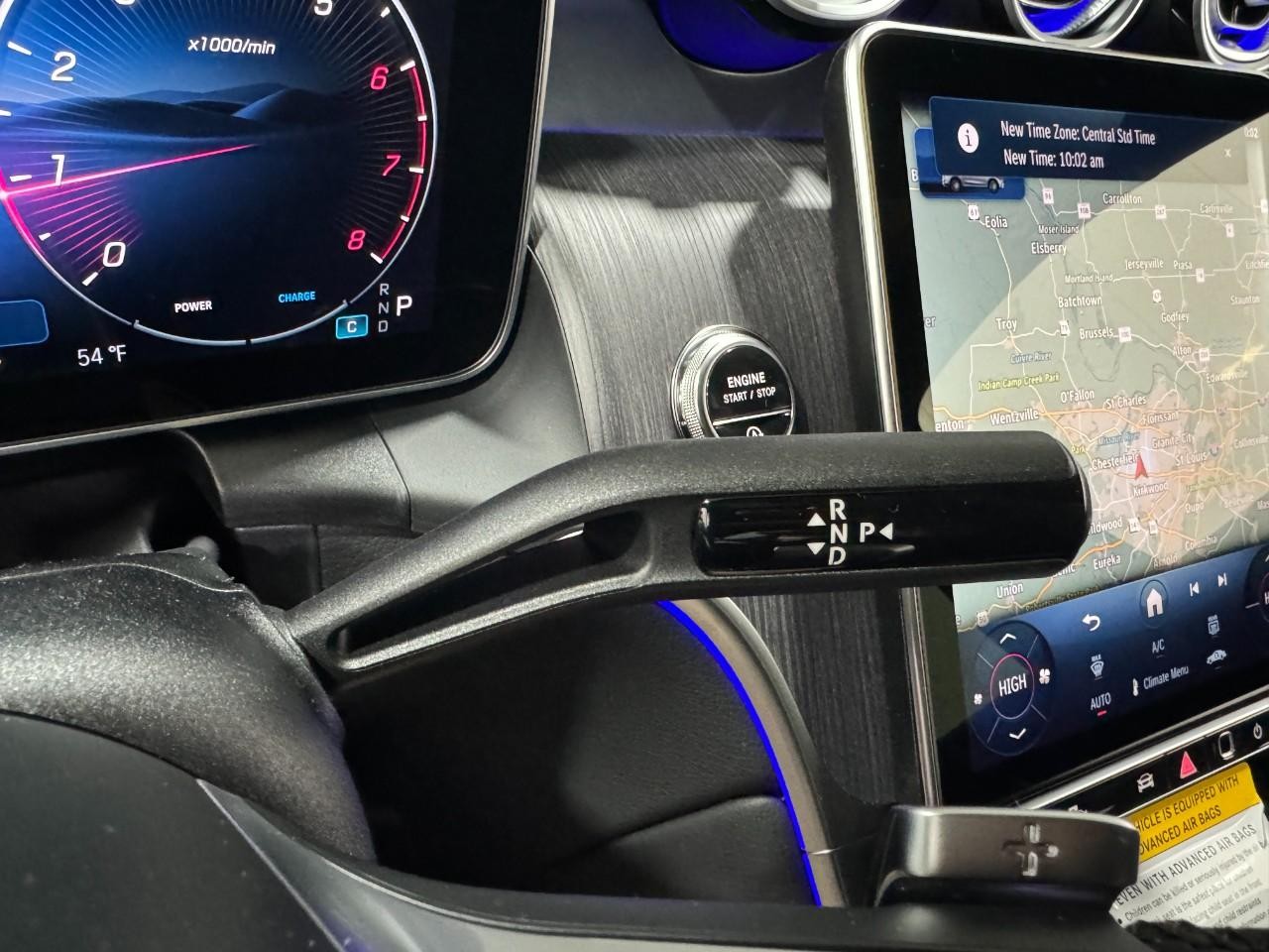 Mercedes-Benz GLC Vehicle Full-screen Gallery Image 31