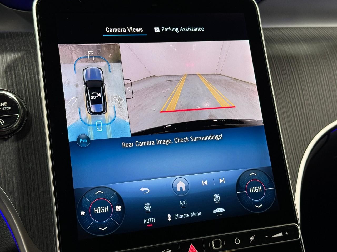 Mercedes-Benz GLC Vehicle Full-screen Gallery Image 32