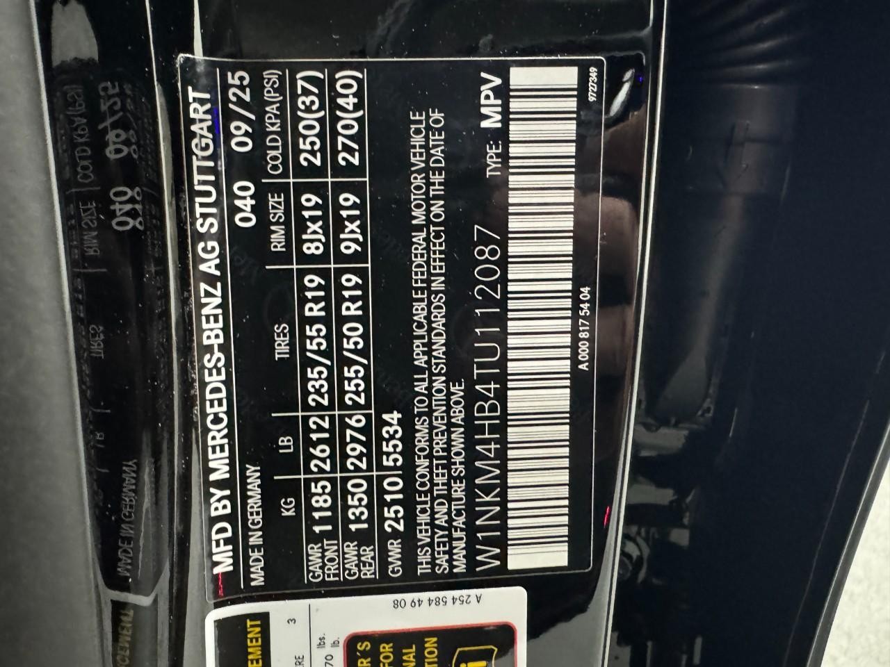 Mercedes-Benz GLC Vehicle Full-screen Gallery Image 33