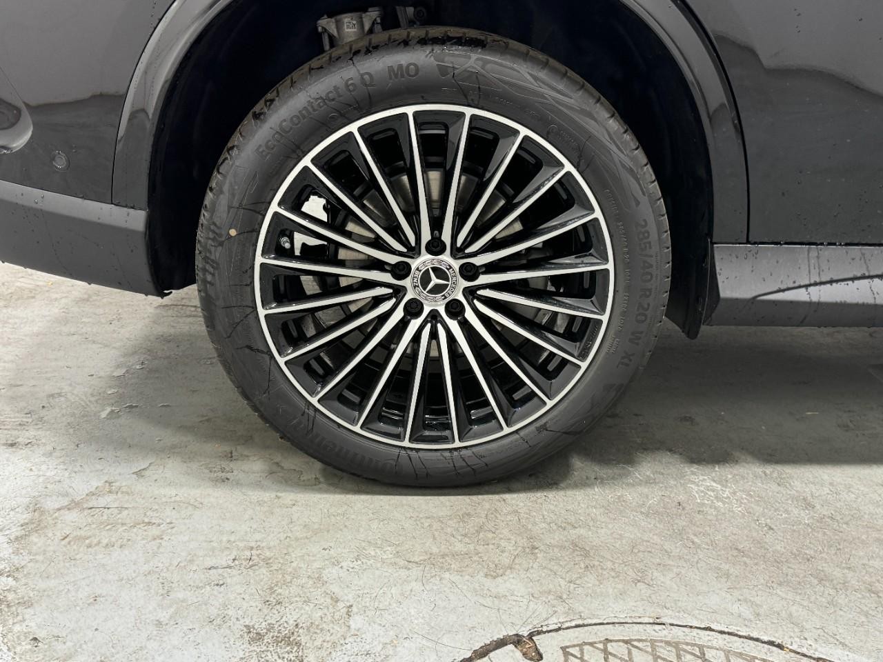 Mercedes-Benz GLC Vehicle Full-screen Gallery Image 5