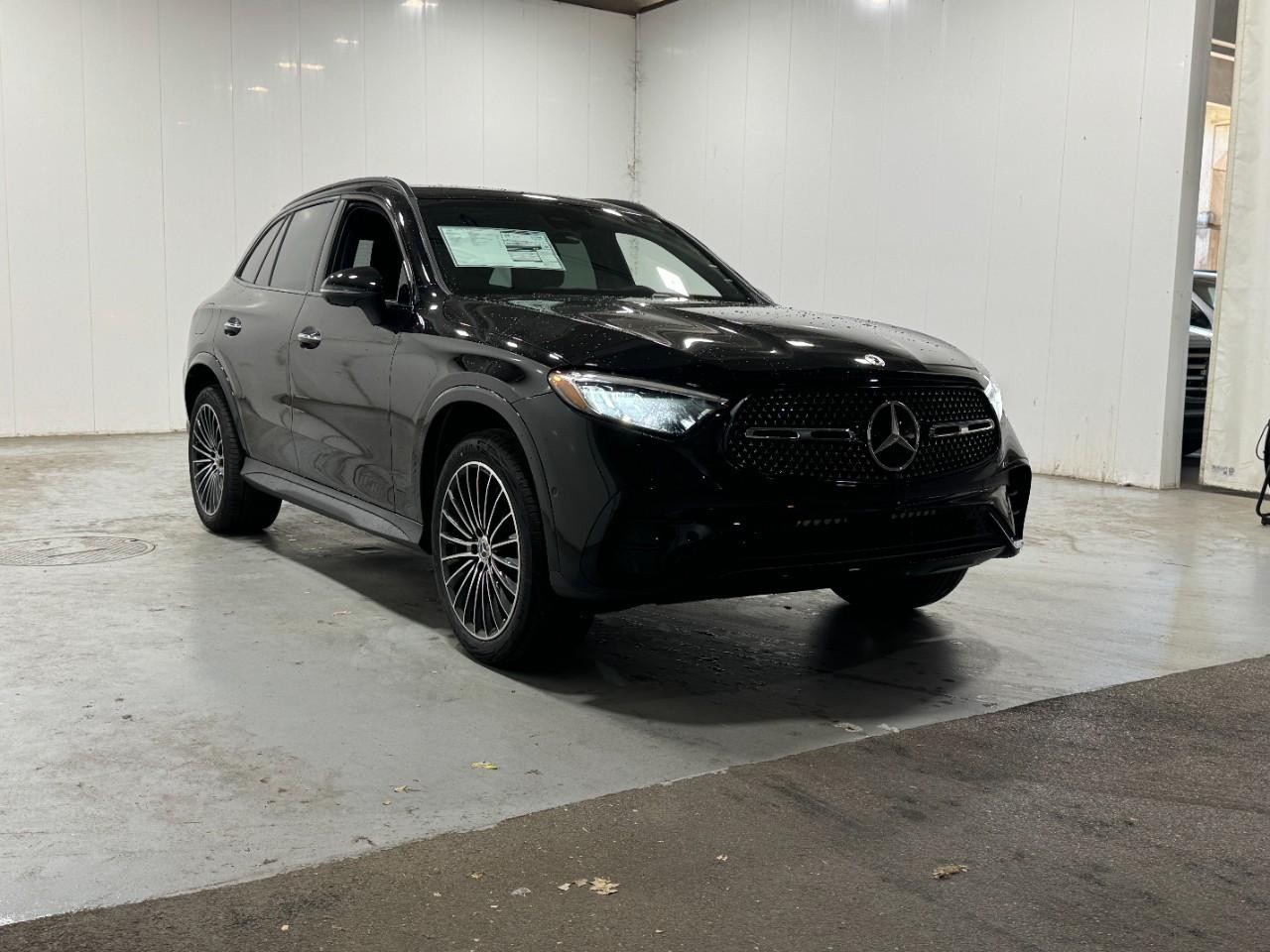 Mercedes-Benz GLC Vehicle Full-screen Gallery Image 6