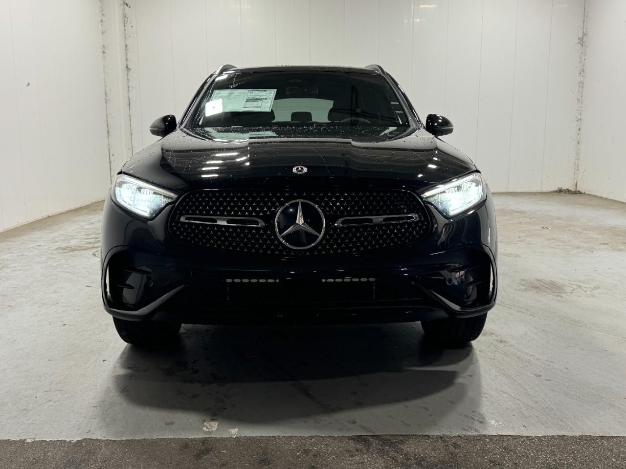 Mercedes-Benz GLC Vehicle Full-screen Gallery Image 7