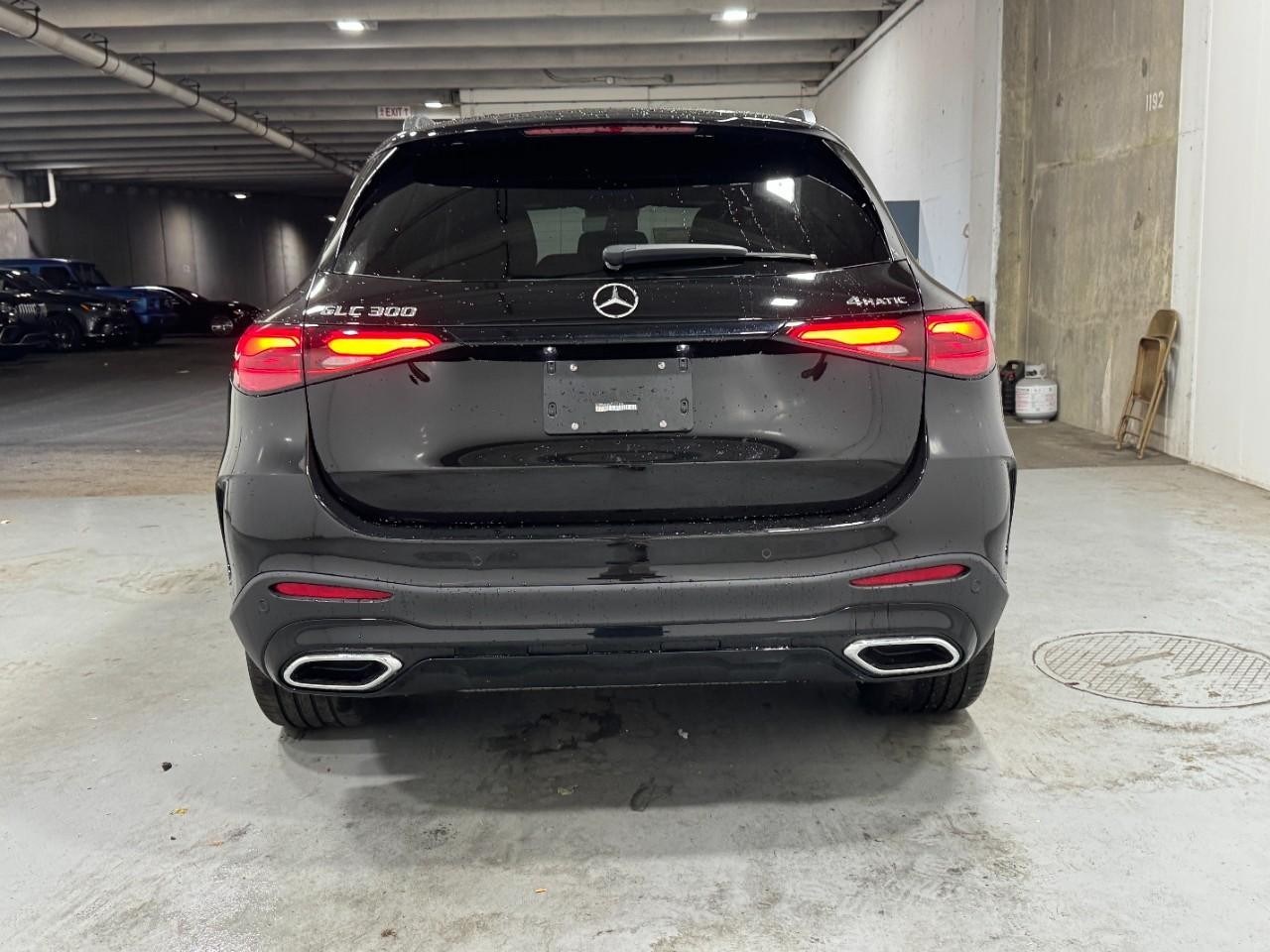 Mercedes-Benz GLC Vehicle Full-screen Gallery Image 9