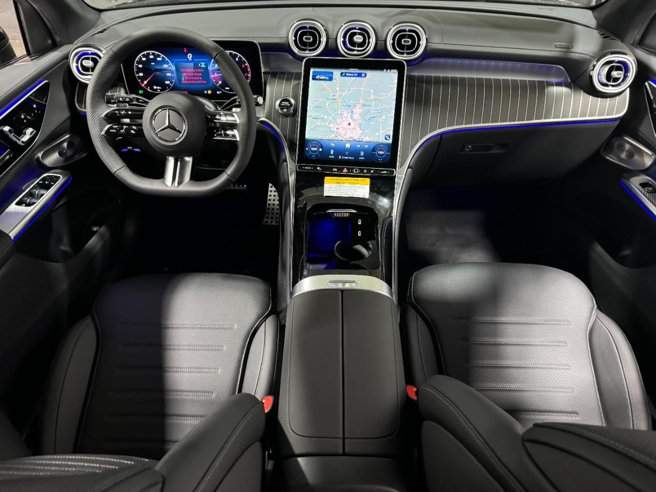 Mercedes-Benz GLC Vehicle Full-screen Gallery Image 11