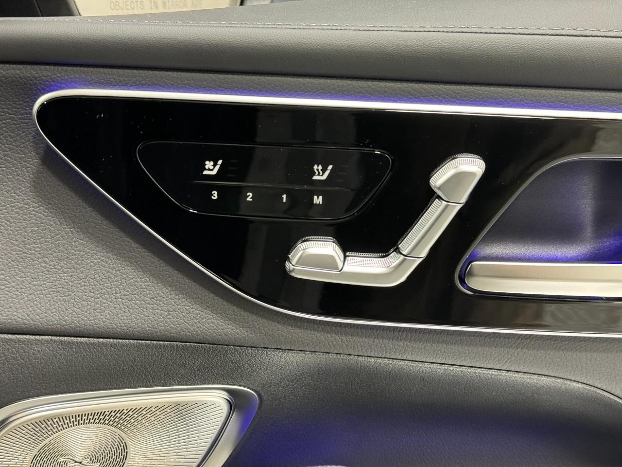 Mercedes-Benz GLC Vehicle Full-screen Gallery Image 18