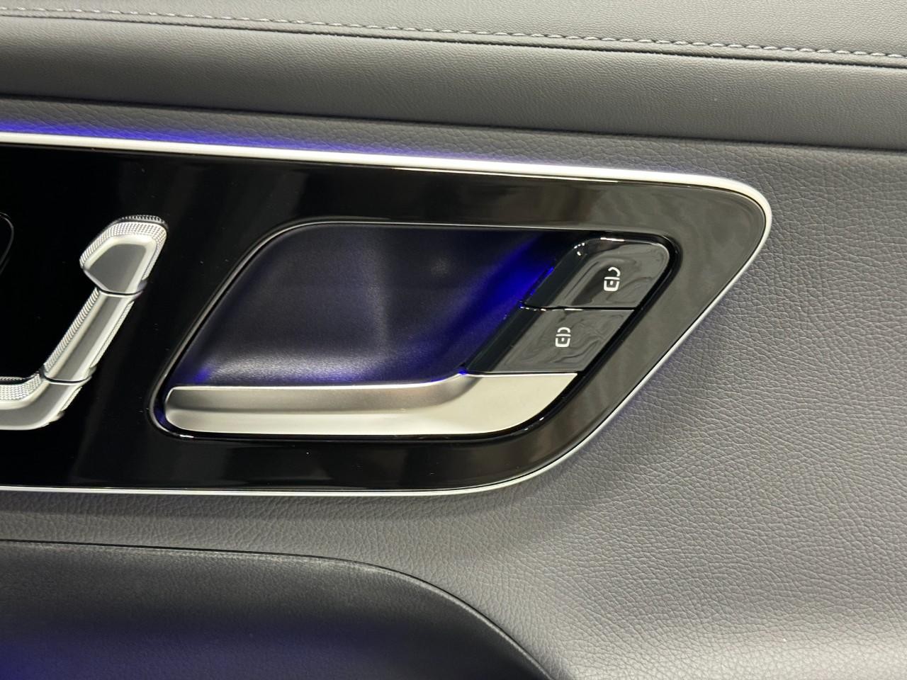 Mercedes-Benz GLC Vehicle Full-screen Gallery Image 19