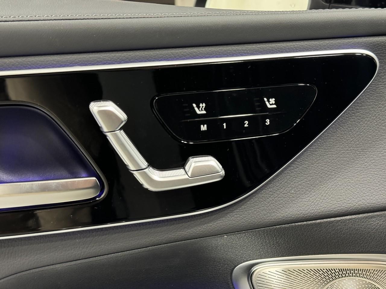 Mercedes-Benz GLC Vehicle Full-screen Gallery Image 21