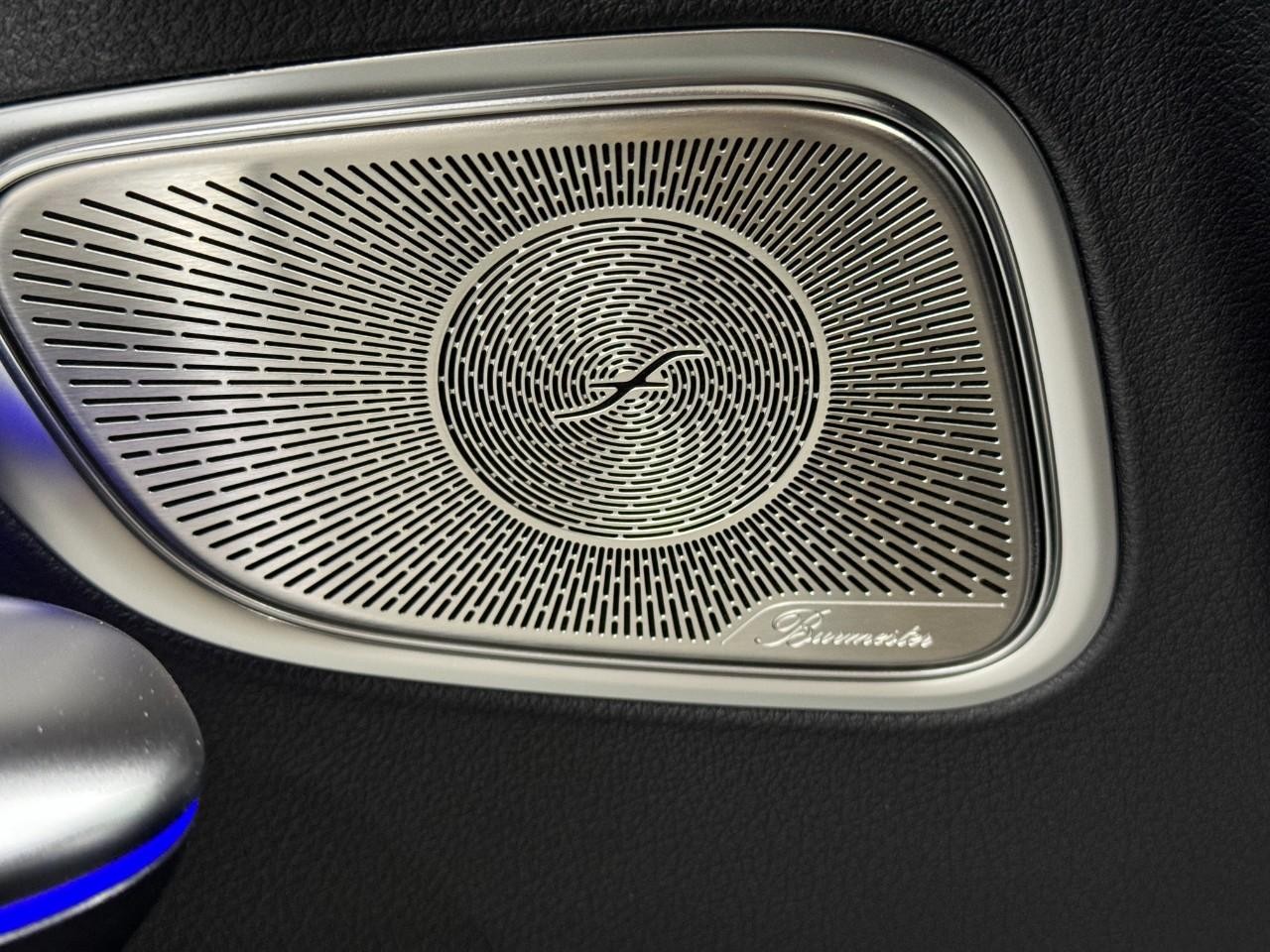 Mercedes-Benz GLC Vehicle Full-screen Gallery Image 24