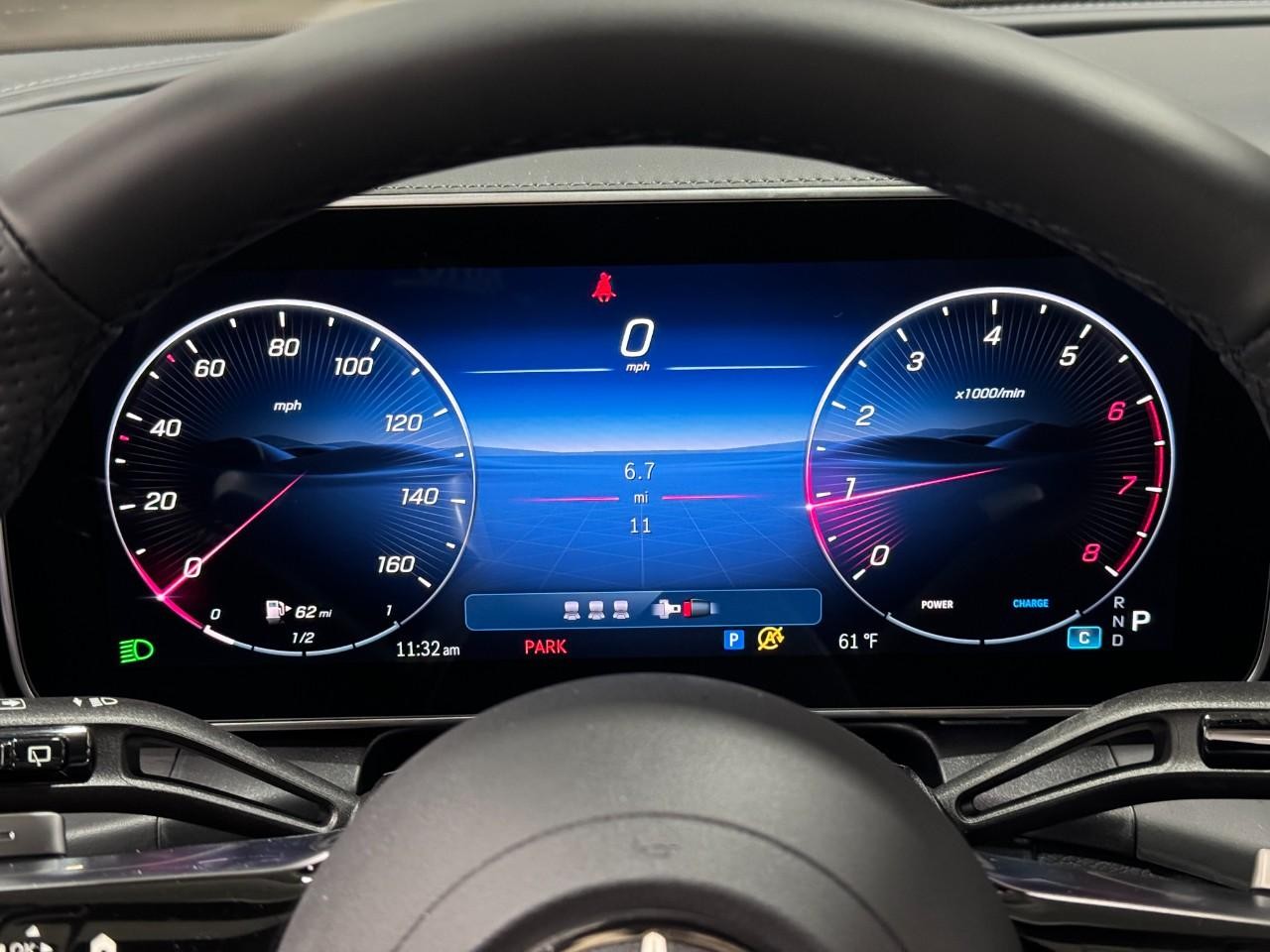 Mercedes-Benz GLC Vehicle Full-screen Gallery Image 32