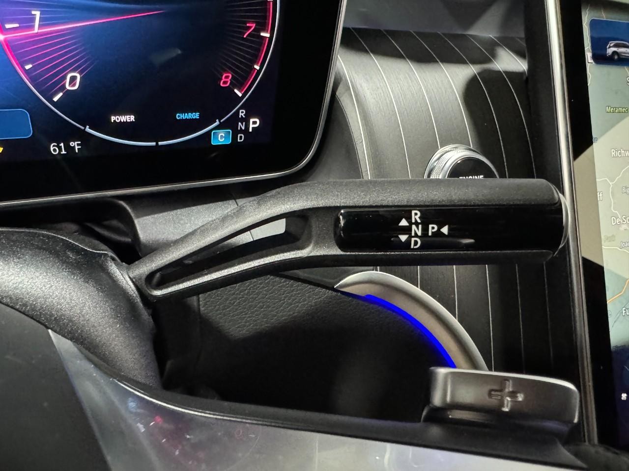 Mercedes-Benz GLC Vehicle Full-screen Gallery Image 33