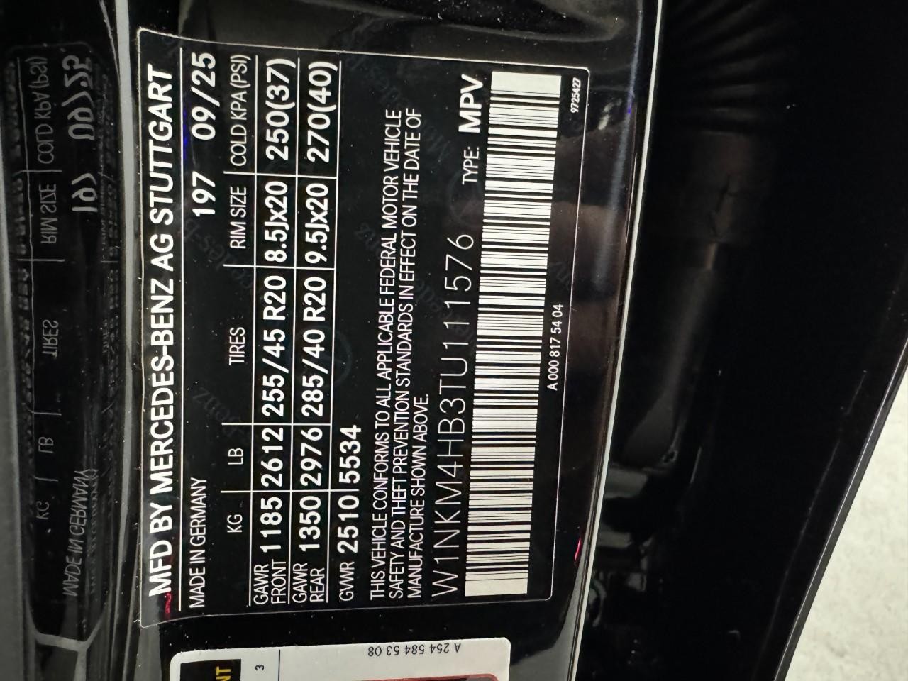 Mercedes-Benz GLC Vehicle Full-screen Gallery Image 35