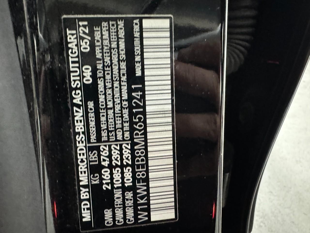 Mercedes-Benz C-Class Vehicle Full-screen Gallery Image 38