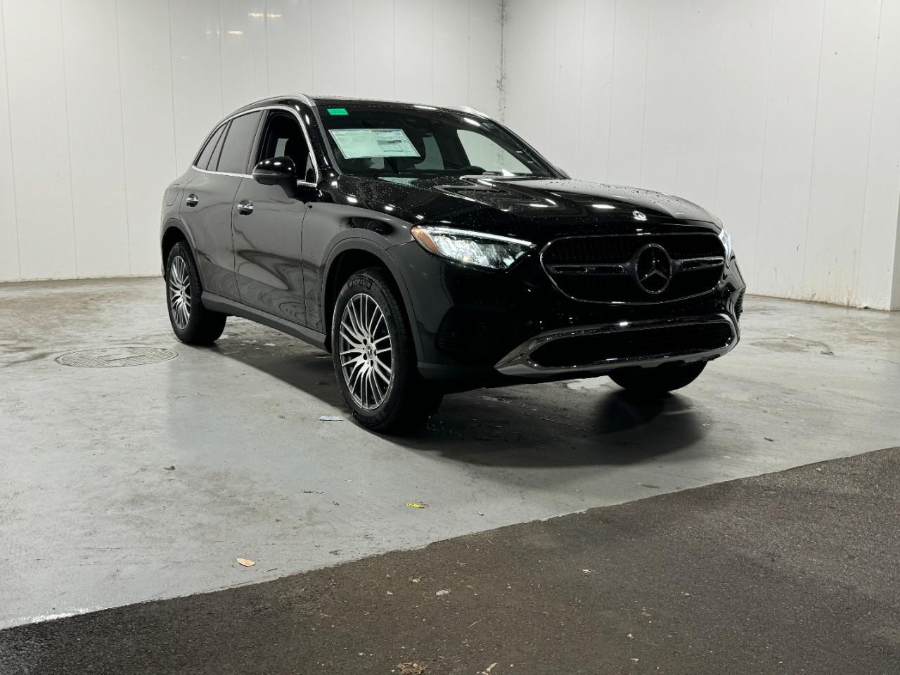 Mercedes-Benz GLC Vehicle Full-screen Gallery Image 6