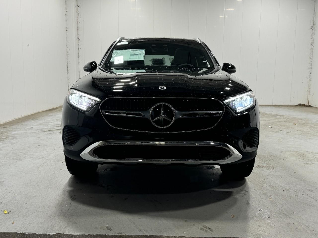 Mercedes-Benz GLC Vehicle Full-screen Gallery Image 7