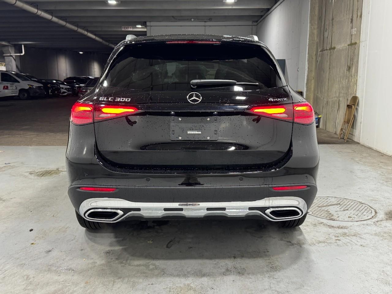 Mercedes-Benz GLC Vehicle Full-screen Gallery Image 8