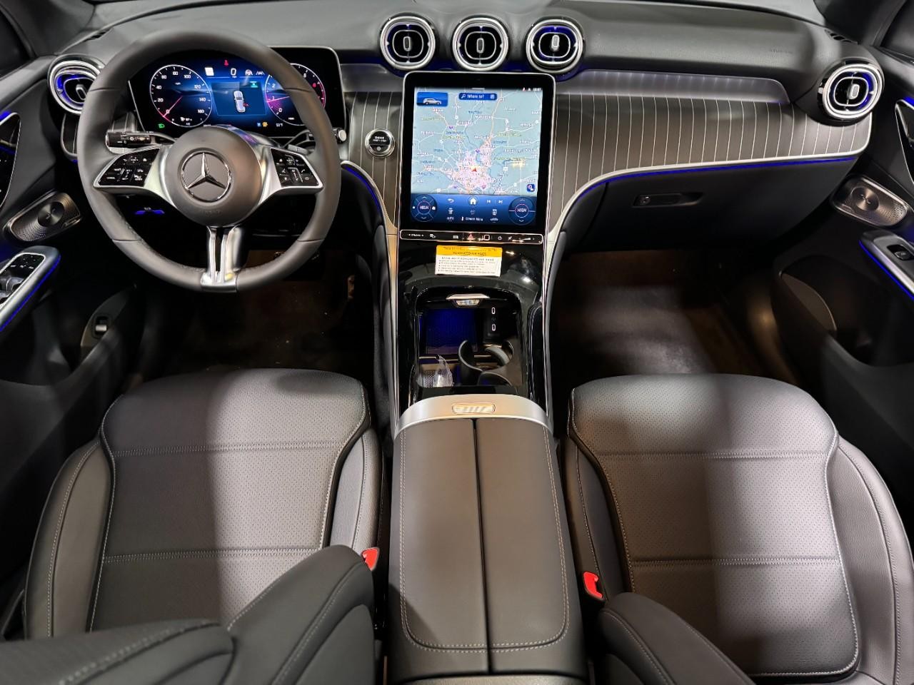 Mercedes-Benz GLC Vehicle Full-screen Gallery Image 10