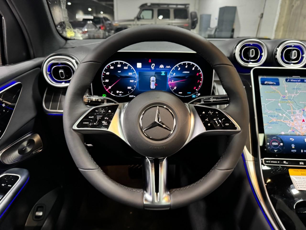 Mercedes-Benz GLC Vehicle Full-screen Gallery Image 11