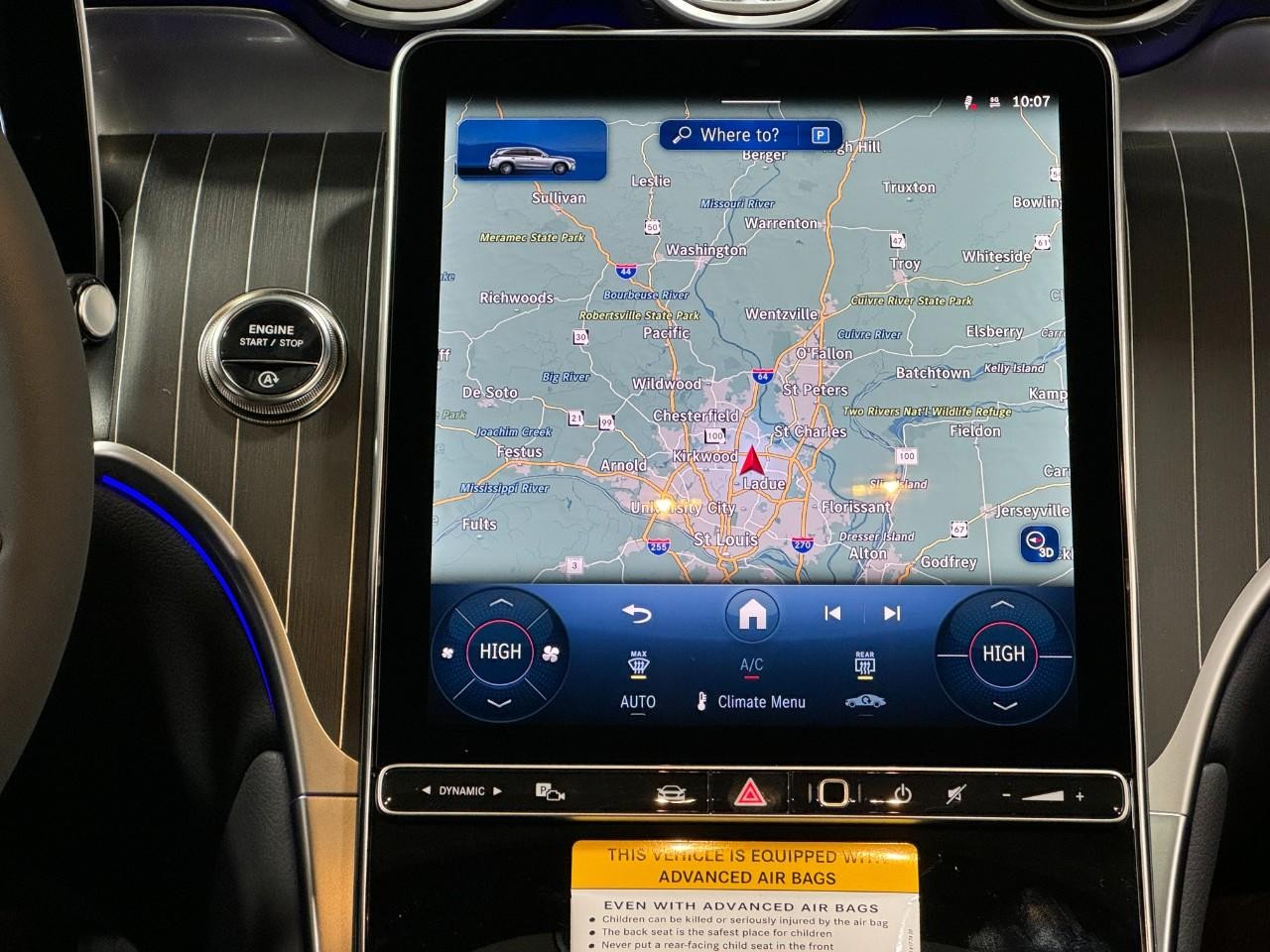 Mercedes-Benz GLC Vehicle Full-screen Gallery Image 12