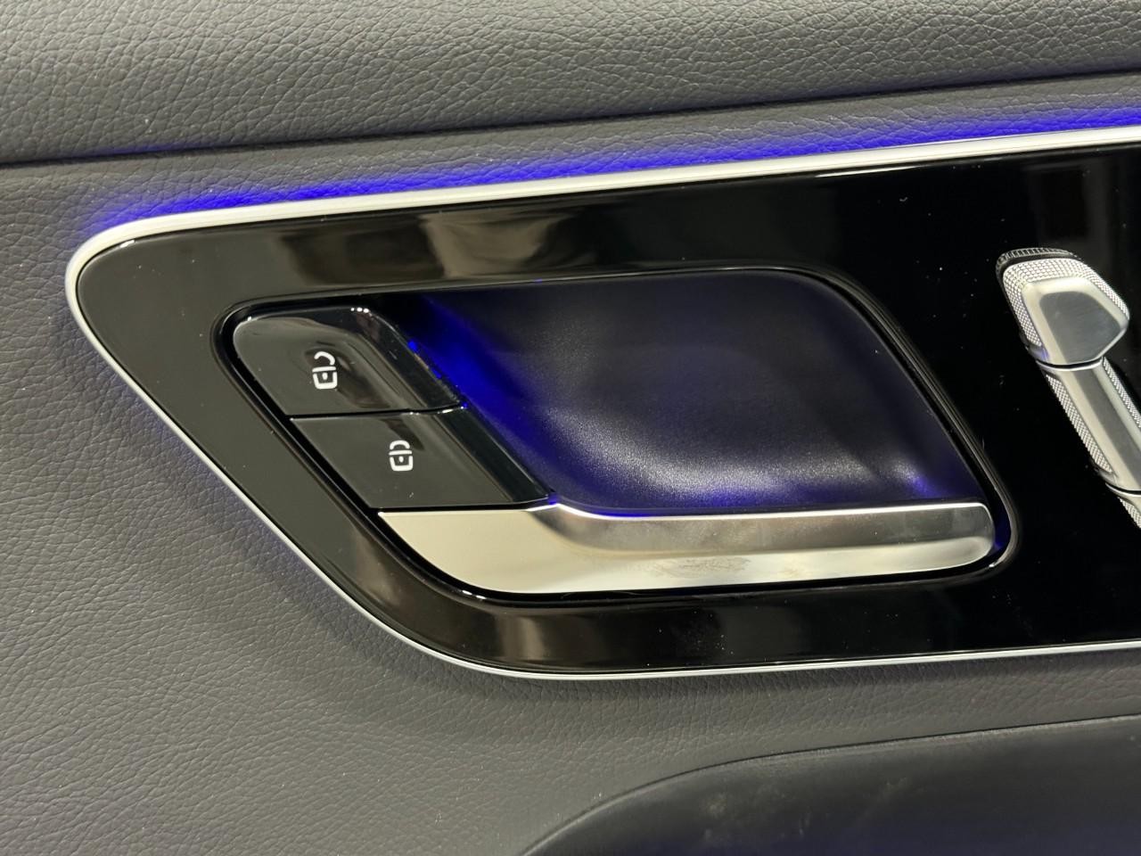 Mercedes-Benz GLC Vehicle Full-screen Gallery Image 21