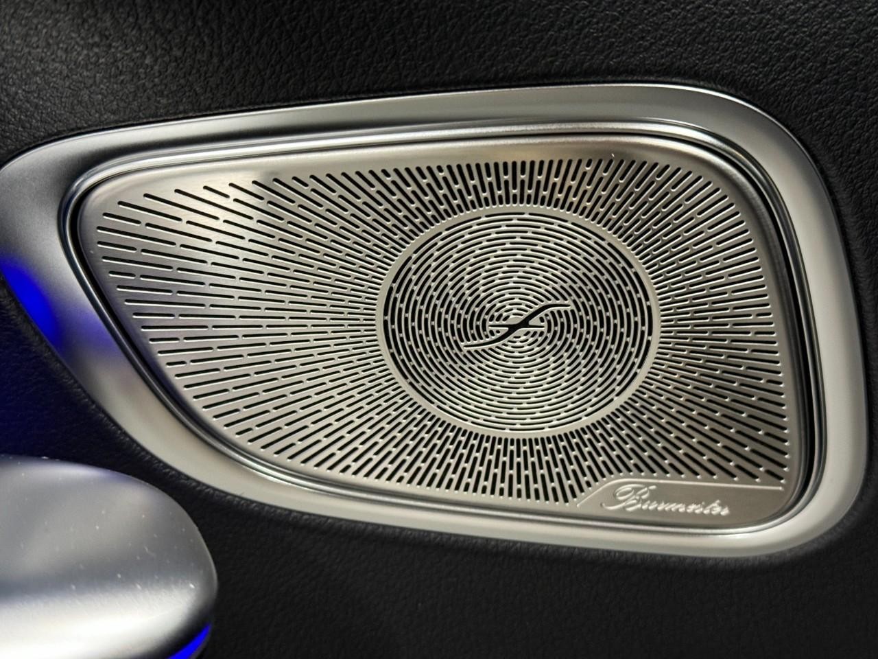 Mercedes-Benz GLC Vehicle Full-screen Gallery Image 23