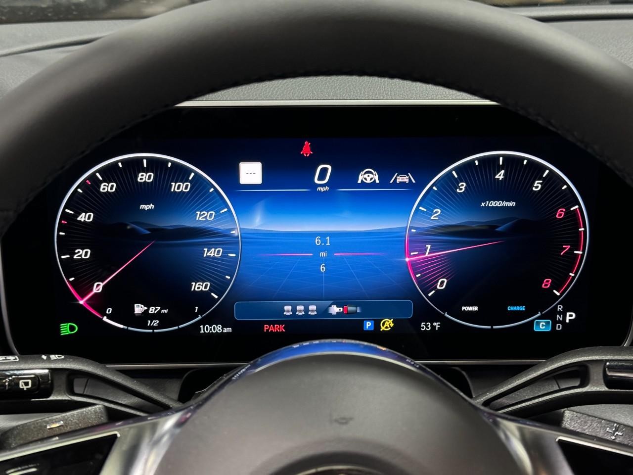 Mercedes-Benz GLC Vehicle Full-screen Gallery Image 31