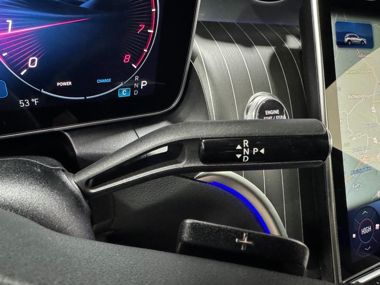 Mercedes-Benz GLC Vehicle Full-screen Gallery Image 32