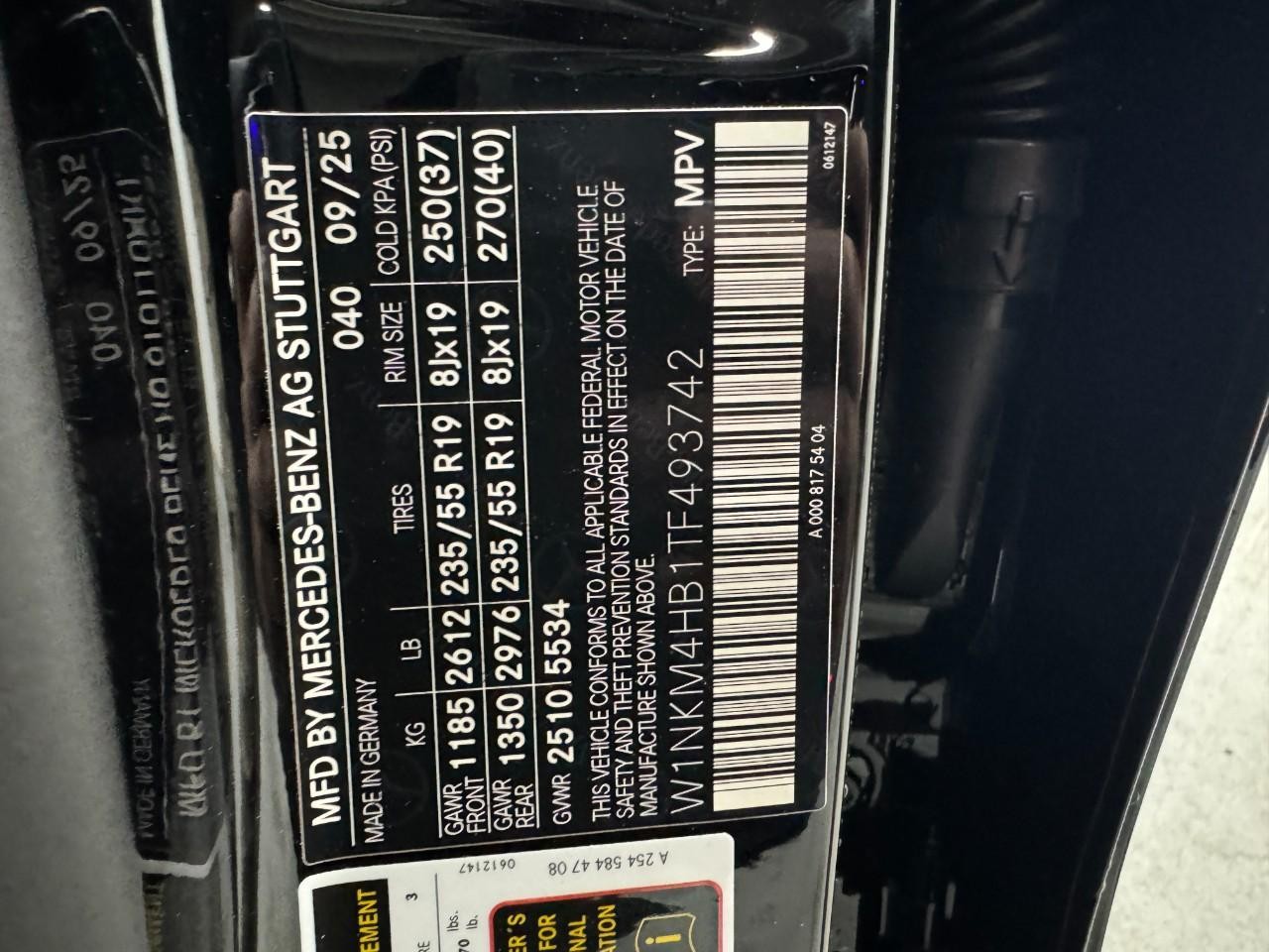 Mercedes-Benz GLC Vehicle Full-screen Gallery Image 34