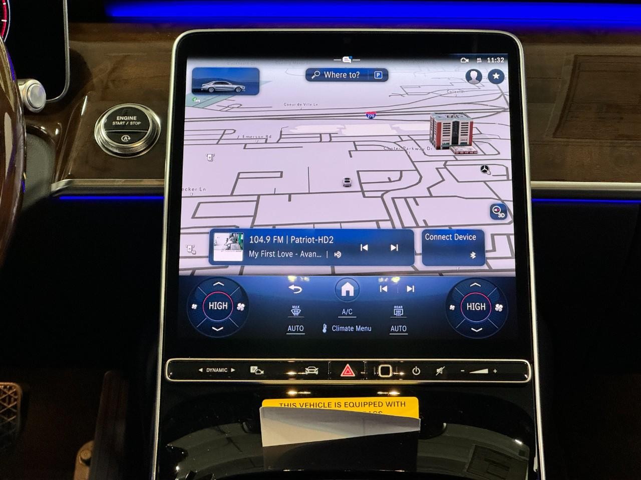 Mercedes-Benz S-Class Vehicle Full-screen Gallery Image 15